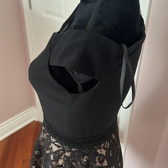 Xscape off the shoulder occasion lace fit and flare dress. Sz 10 - Picture 6 of 10